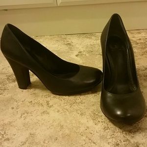 Gianni Bini black heel