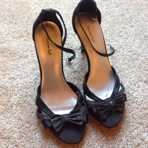 American Eagle black glitter bow heels