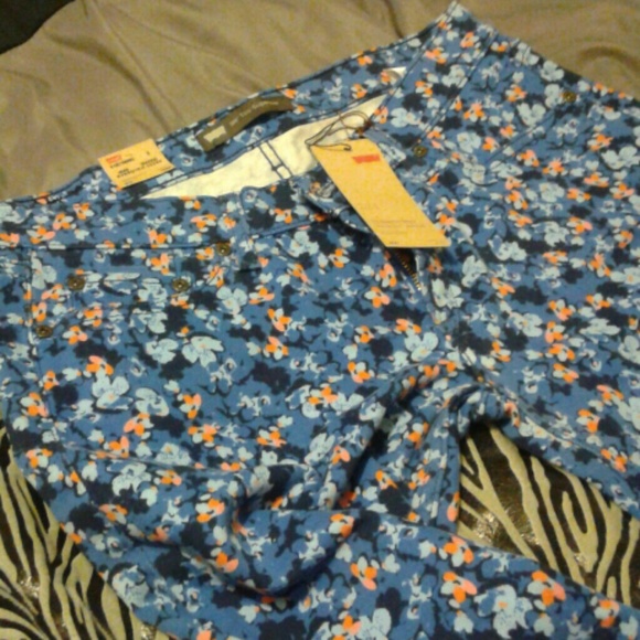 Levis NWT Too Superlow Skinny Jeans