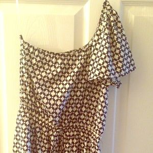 Black and white one should dress.