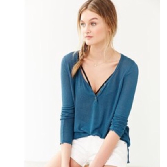 Sale! 🎉 NWOT Urban Outfitters Henley Sweater
