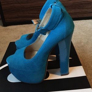 Sexy blue pumps. Worn once. As good as new
