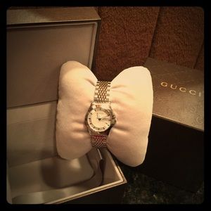 NIB women's Gucci watch