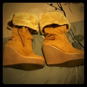 Bakers wedge fur boots