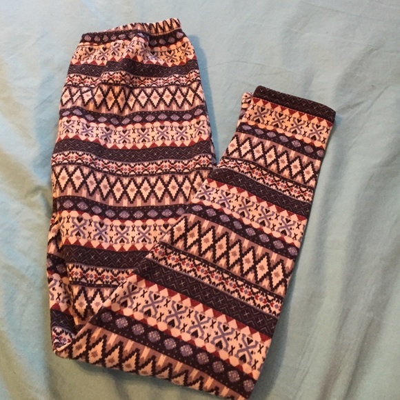 Fleece lined patterned leggings.