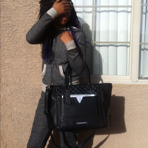 Me modeling a purse 😁 - Picture 2 of 4