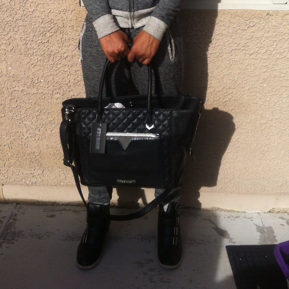 Me modeling a purse 😁 - Picture 3 of 4