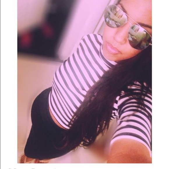 Striped crop - Picture 3 of 3