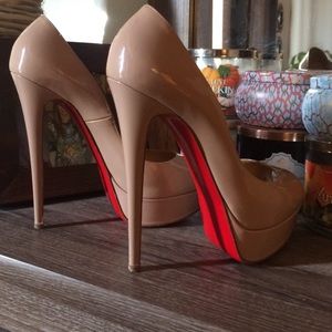 Christian Louboutin Lady Peeps