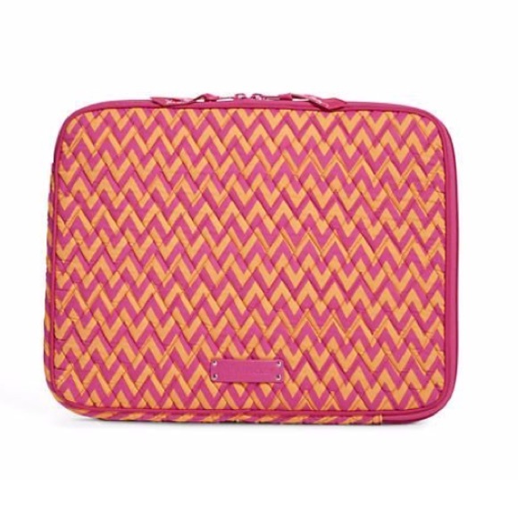 Vera Bradley Accessories - Vera Bradley Laptop Sleeve 💕💕
