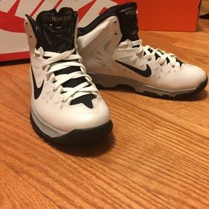 Nike air max hyper dunks boys size 5