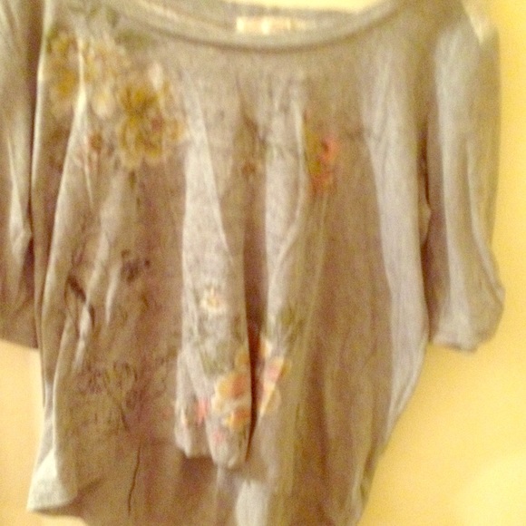 Cute shirt flowers and  a love poem on front lace