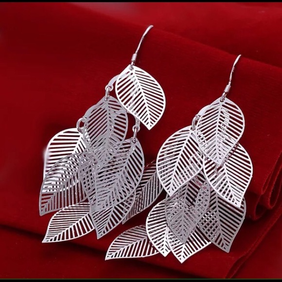 Beautiful New 925 Sterling Silver Earrings