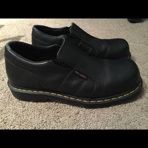 DOC MARTEN'S (MENS) BLACK LOW-CUT SHOE