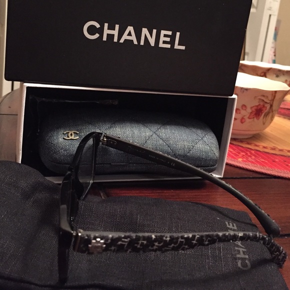 💥SOLDRare trending tweed Chanel Glasses/Shades💥 - Picture 4 of 4