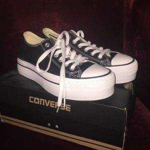 Converse NEVER WORN online order, didn't fit me