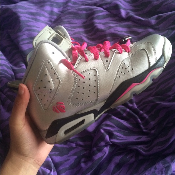 Jordan 6 Valentine's Day