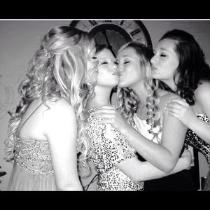 Meet your Posher, Caitlyn