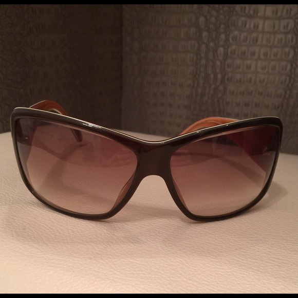 💯 Authentic PRADA Sunglasses - Picture 2 of 4