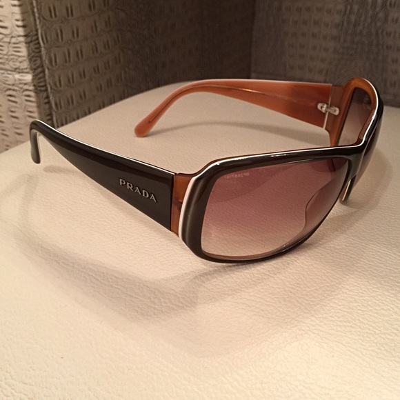 💯 Authentic PRADA Sunglasses - Picture 3 of 4