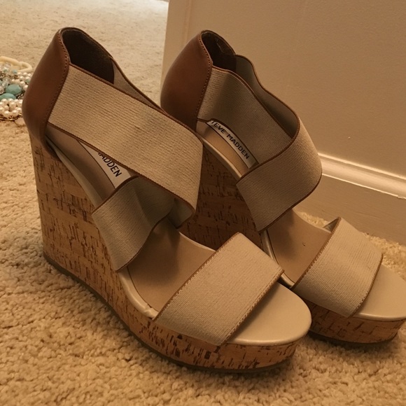 Steve Madden Shoes - Steve Madden Stretchy Tan Wedges