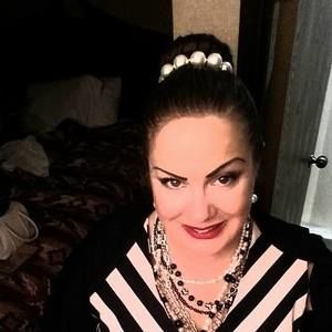 Meet your Posher, Christina