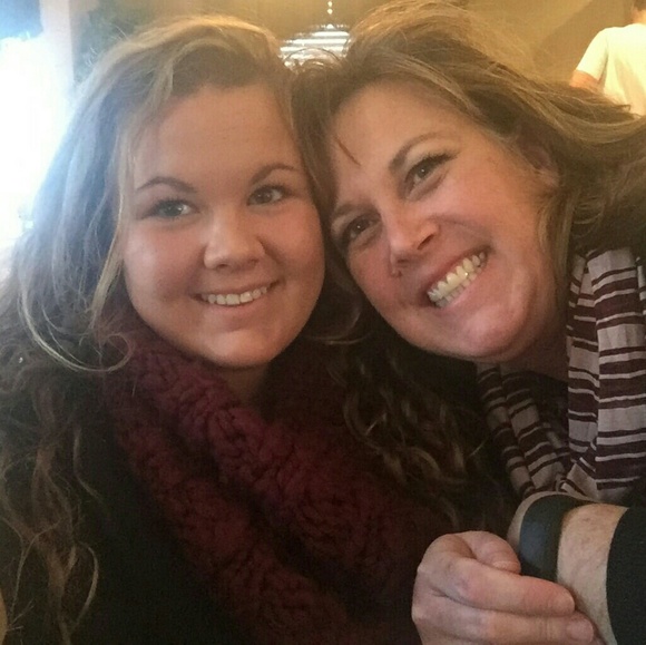 Meet your Posher, Naomi - Picture 2 of 3