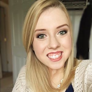 Meet your Posher, Elizabeth