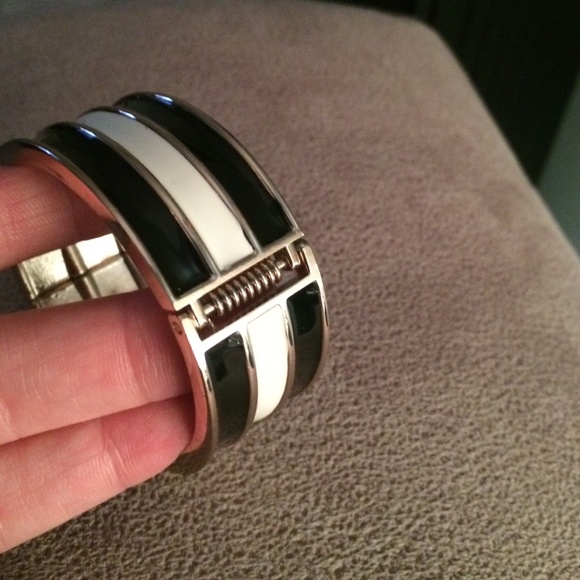 Cuff bracelet - Picture 3 of 3