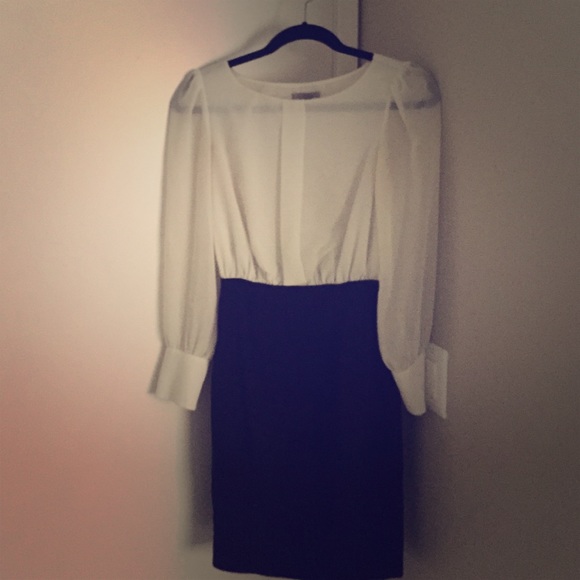 Chic black & white sheer sleeve dress