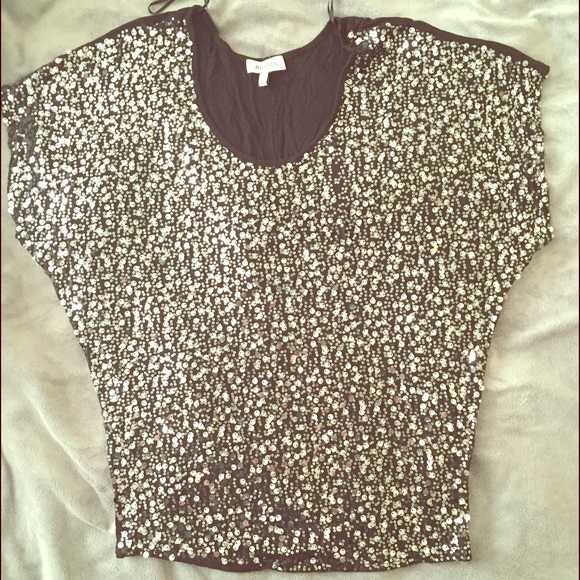 Sparkling dress shirt.