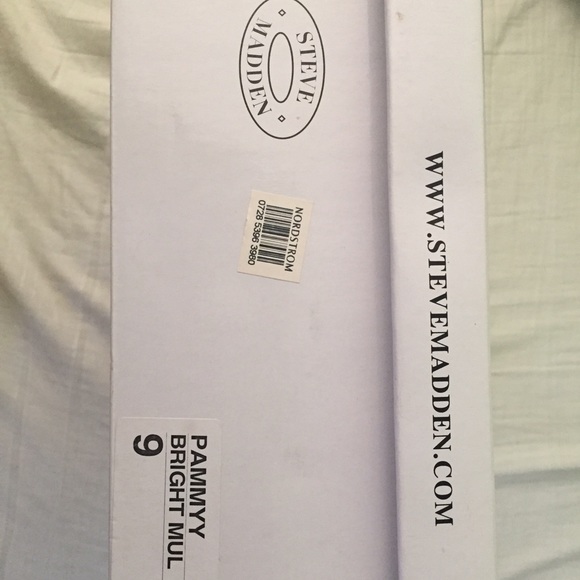 👠Steve Madden: Tribal print, closed-toe Wedge - Picture 2 of 4