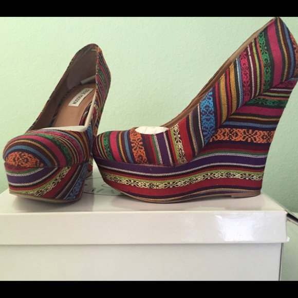 👠Steve Madden: Tribal print, closed-toe Wedge - Picture 4 of 4