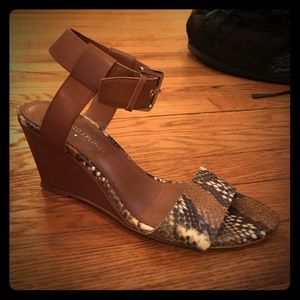 Donald Pliner mid wedges!