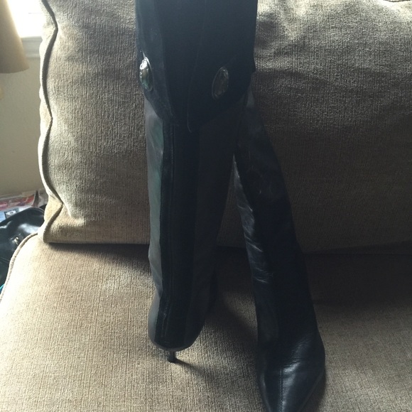 Barely Worn boots - Picture 2 of 2