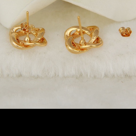 New18k Gold plated RhinestonesCrystal stud earring - Picture 2 of 3