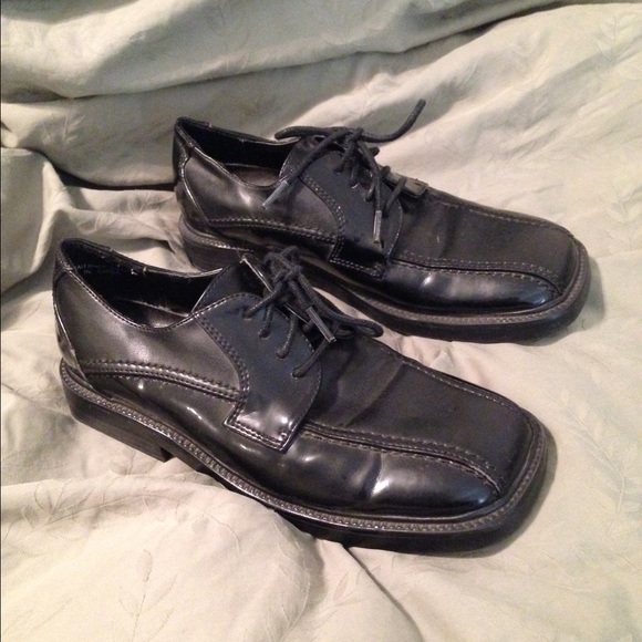 Boys sprockets black dress shoes