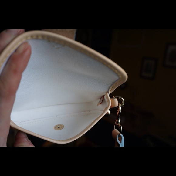 2 piece bundle Dooney & Bourke leather wristlets! - Picture 4 of 4