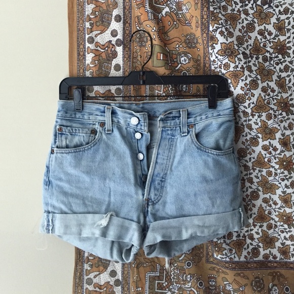 Levi high waisted shorts