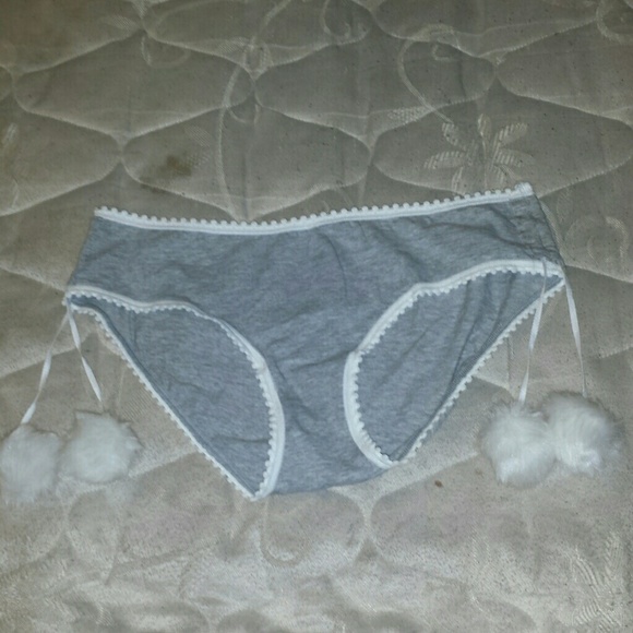 NIP pom pom hiphugger panty