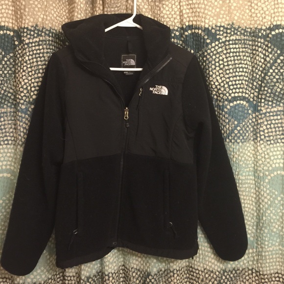 Black North Face Denali with hood