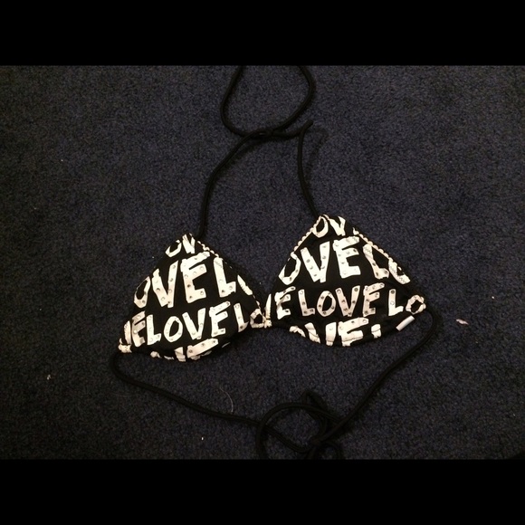 vs pink bathing suit