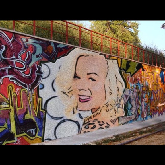 Meet your Posher, Heather - Picture 3 of 4