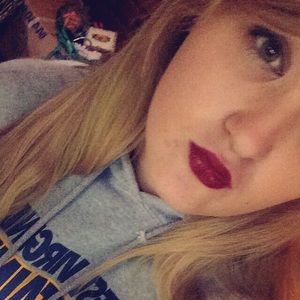 Meet your Posher, Chloe