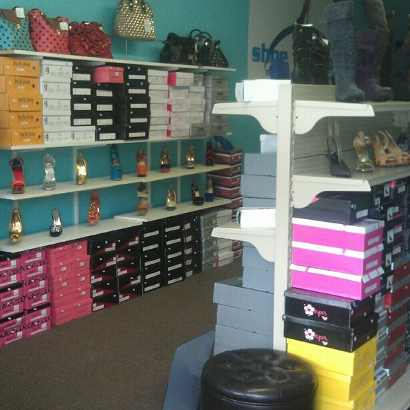 Meet your Posher, ShoeTherapy - Picture 2 of 2