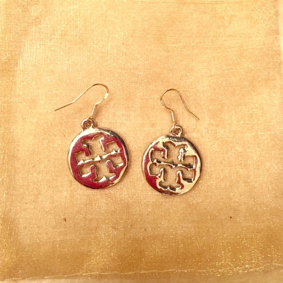 SOLD💥Never worn, Sterling silver earrings