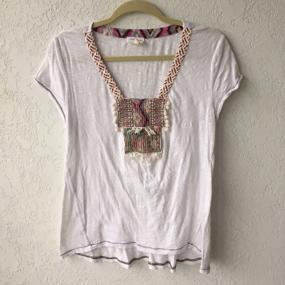 ANTHRO TEE WITH TRIBAL DESIGNS