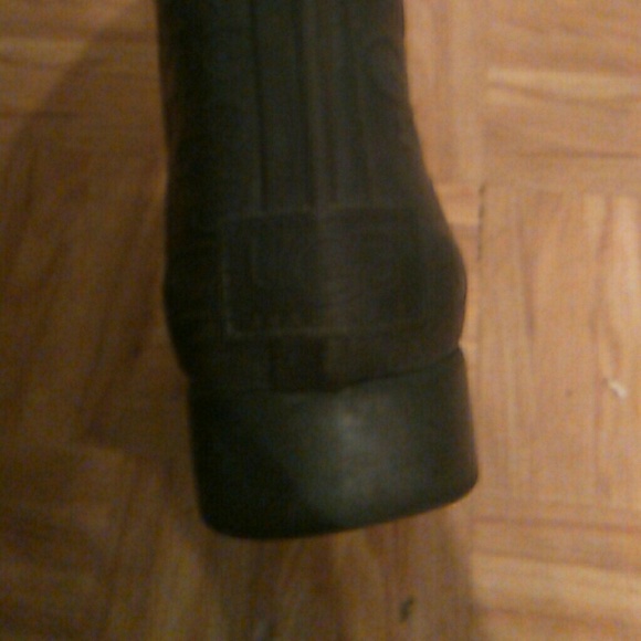 UGG Rain Boots - Picture 3 of 3