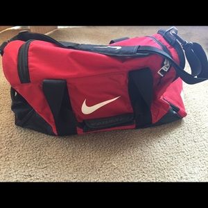 Red and black nike duffel bag ❤️