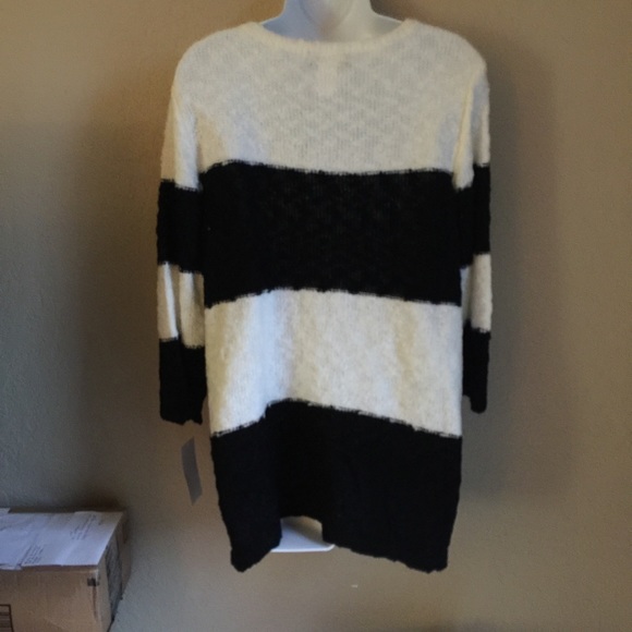 Black white sweater - Picture 4 of 4